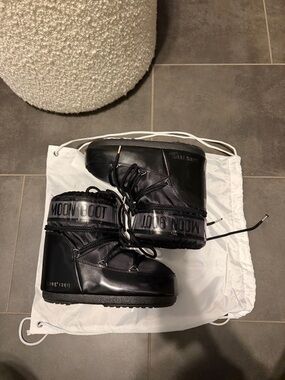 Moon Boots